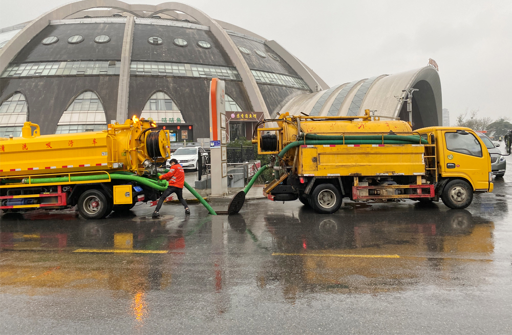 靖安村商场管道清淤